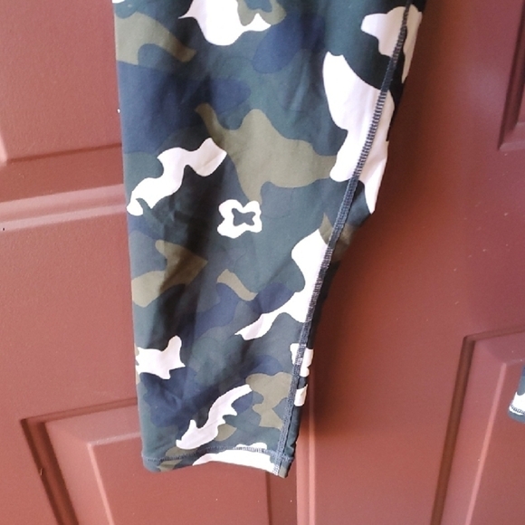 The Upside Green and Black Leggings with Camouflage Pattern - Picture 7 of 8